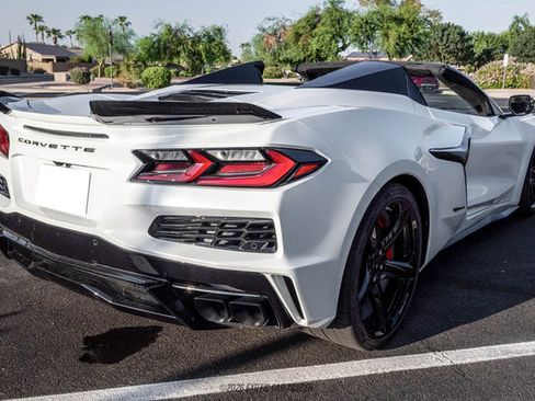 Used 2025 Chevrolet Corvette E-Ray AWD/4WD image 8