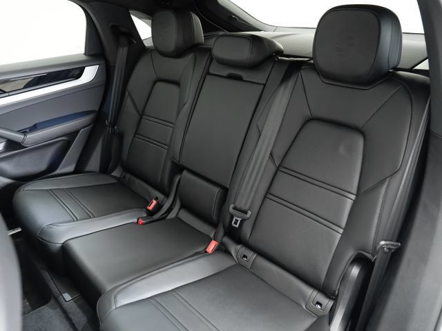 Certified 2026 Porsche Cayenne Coupe AWD/4WD image 24