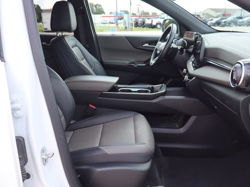 Used 2025 Chevrolet Equinox LT w/ Convenience Package II AWD/4WD image 12