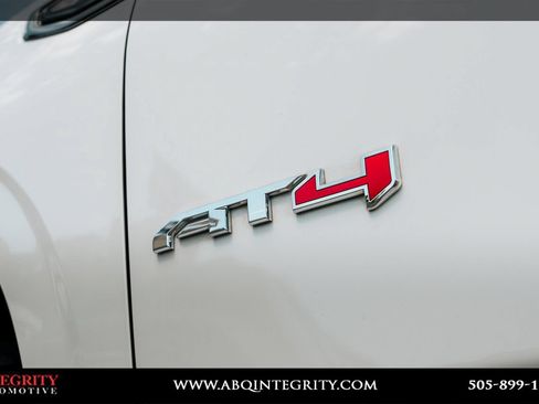 Used 2024 GMC Yukon XL AT4 AWD/4WD image 12