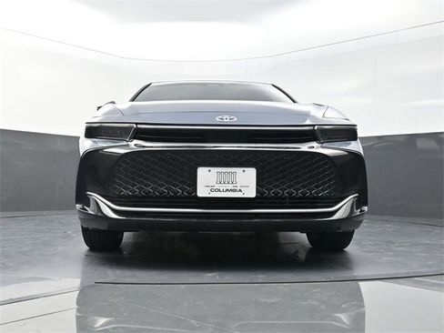 Used 2025 Toyota Crown Limited image 18