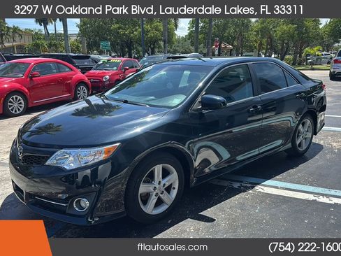 Used 2012 Toyota Camry SE w/ Leather Pkg FWD image 5