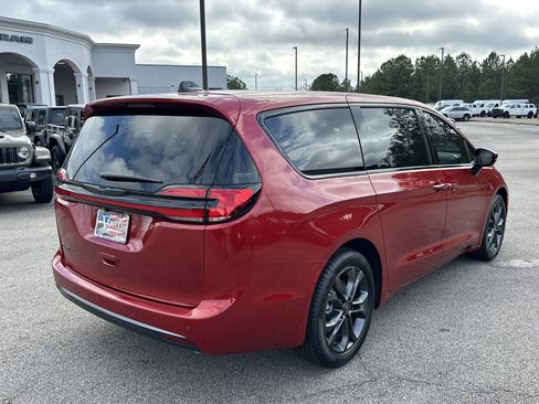 New 2026 Chrysler Pacifica Select image 7