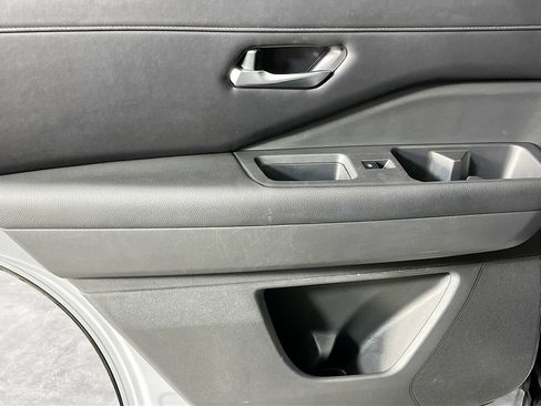 Used 2023 Nissan Pathfinder SL w/ Lighting Package (N92) FWD image 28