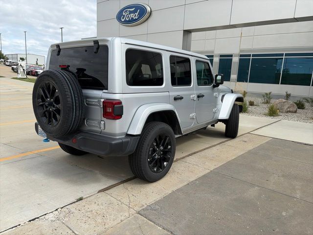 Used 2024 Jeep Wrangler Unlimited Sahara AWD/4WD image 2