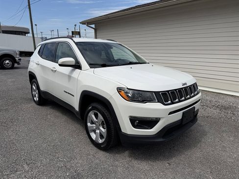 Used 2019 Jeep Compass Latitude w/ Cold Weather Group AWD/4WD image 3