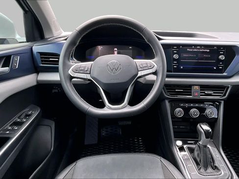 Used 2023 Volkswagen Taos SE w/ Panoramic Sunroof Package FWD image 6