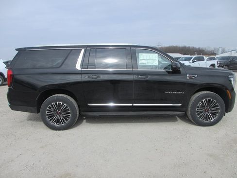New 2026 GMC Yukon XL Elevation w/ Elevation Premium Package image 3