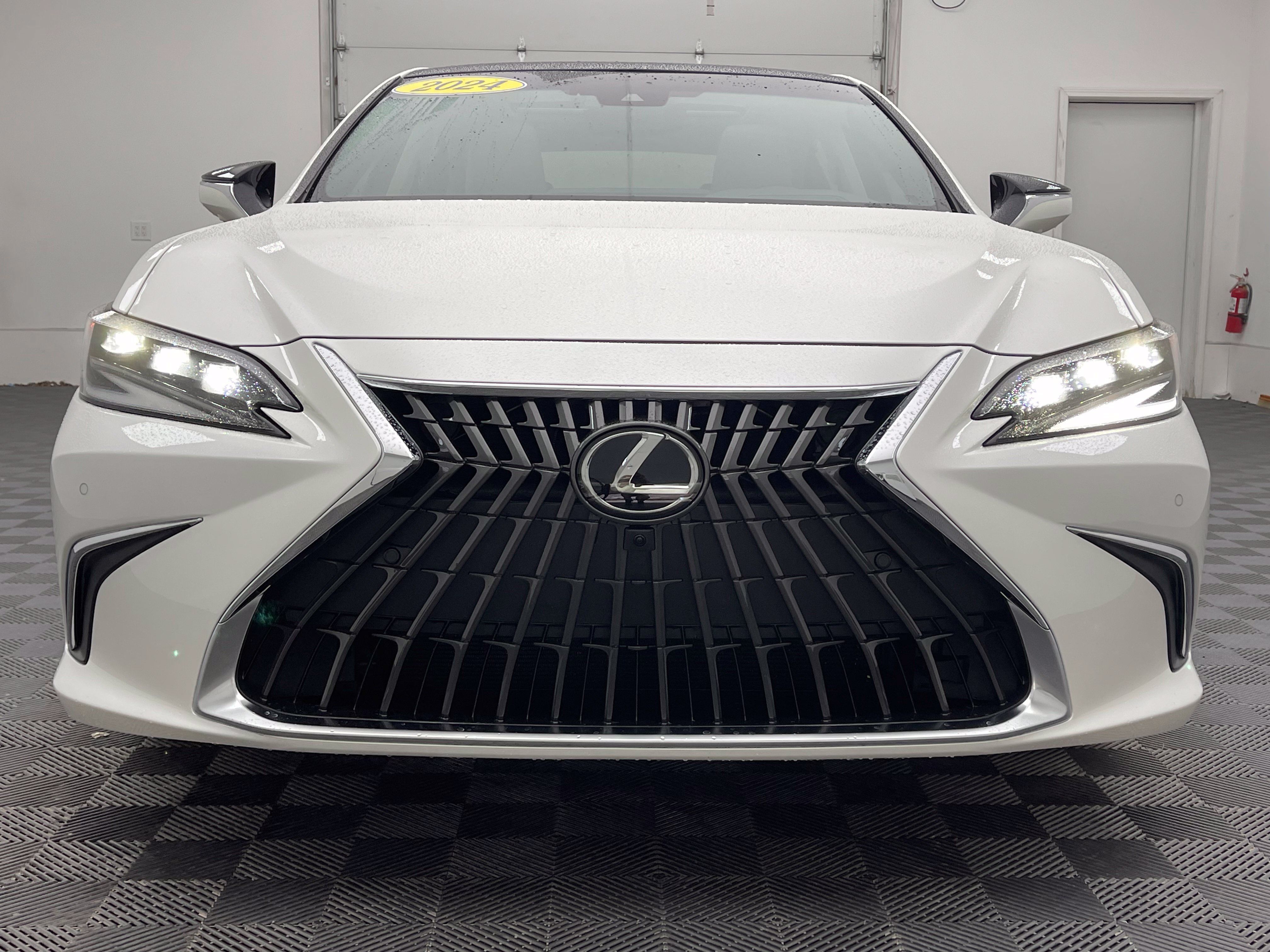 Used 2024 Lexus ES 350 Ultra Luxury w/ Accessory Package (Z2) FWD image 14