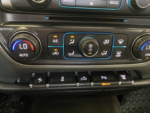 Used 2015 Chevrolet Silverado 2500 LT w/ LT Fleet Convenience Package AWD/4WD image 9