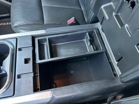 Used 2017 Nissan Titan SL AWD/4WD image 32