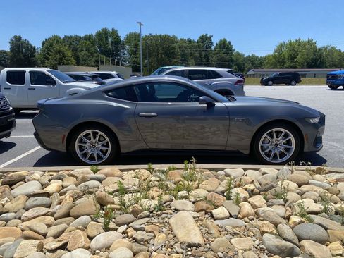 Used 2025 Ford Mustang GT Premium RWD image 8