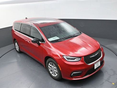 New 2026 Chrysler Pacifica Select image 9