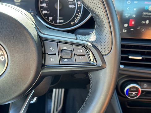 Used 2022 Alfa Romeo Giulia Ti image 22