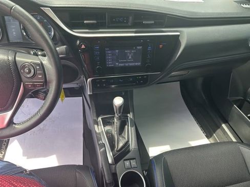 Used 2018 Toyota Corolla SE FWD image 10
