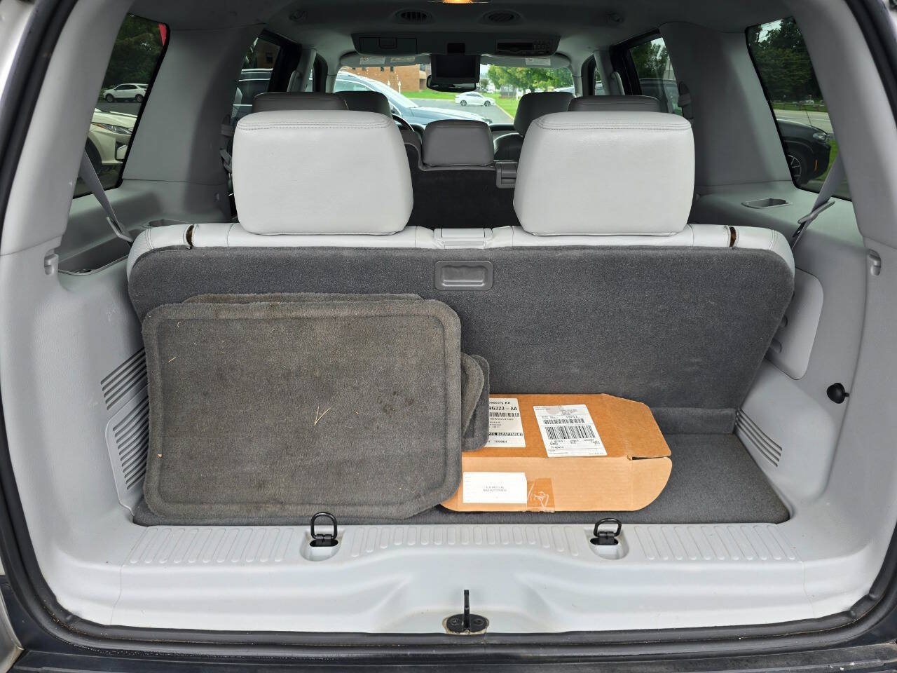 Used 2005 Lincoln Aviator AWD image 30