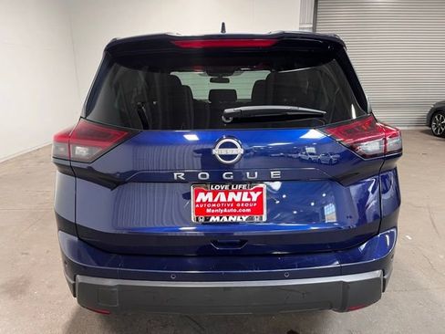 Used 2025 Nissan Rogue SV FWD image 4