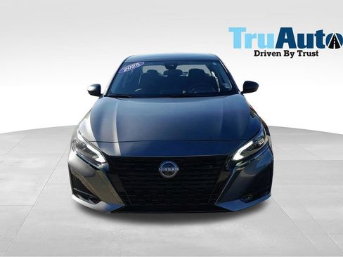 Used 2025 Nissan Altima 2.5 SV FWD image 2