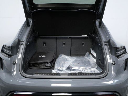 New 2026 Porsche Macan Turbo Electric AWD/4WD image 29