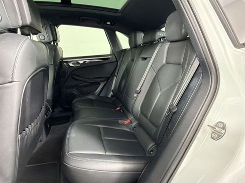 Certified 2023 Porsche Macan AWD/4WD image 18