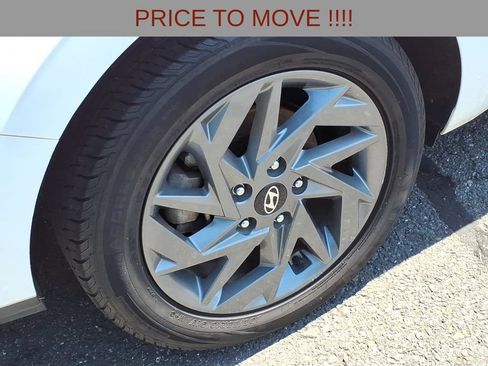 Used 2024 Hyundai Elantra SEL FWD image 7