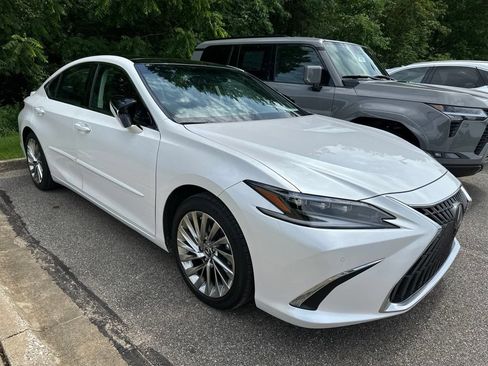 Used 2022 Lexus ES 350 Ultra Luxury w/ Accessory Package FWD image 5