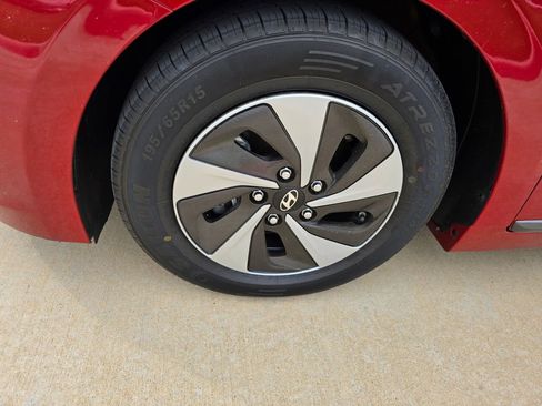 Used 2019 Hyundai Ioniq SEL FWD image 9