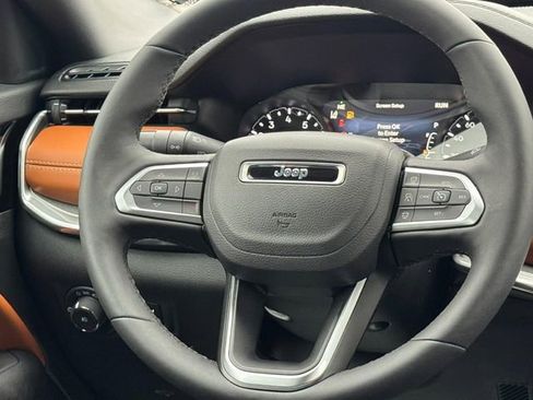 Used 2024 Jeep Compass Limited image 12