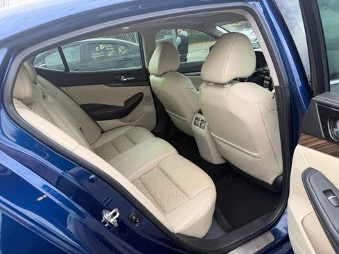 Used 2017 Nissan Maxima Platinum w/ Medallion Package image 13