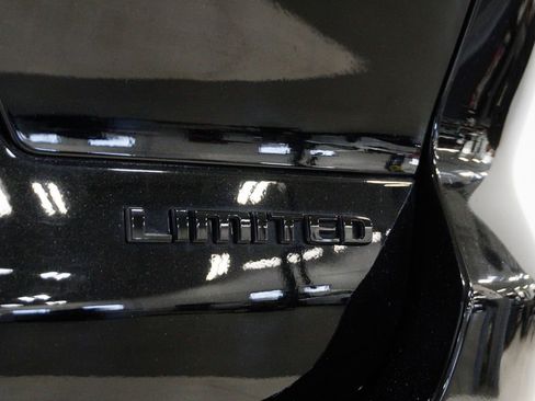 Used 2024 Jeep Grand Cherokee L Limited w/ Black Appearance Package image 28