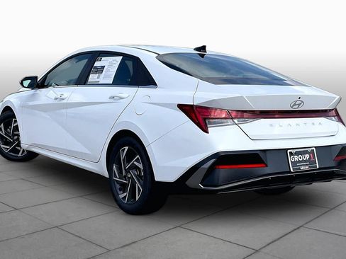 Used 2025 Hyundai Elantra SEL FWD image 10