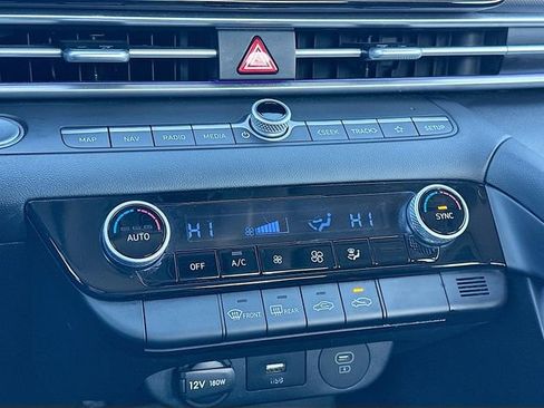 Used 2024 Hyundai Elantra SEL image 16