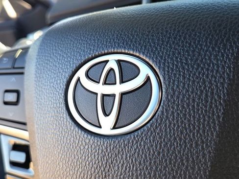 Used 2025 Toyota Camry SE FWD image 27