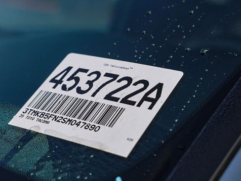 Certified 2025 Toyota Tacoma SR5 image 28