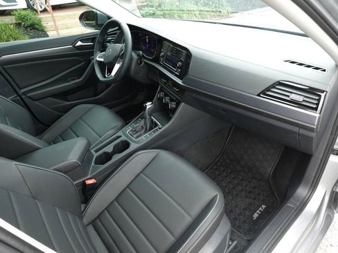 Used 2024 Volkswagen Jetta SE w/ Panoramic Sunroof Package FWD image 17