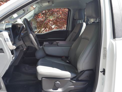 Certified 2024 Ford F550 4x4 Regular Cab Super Duty image 3