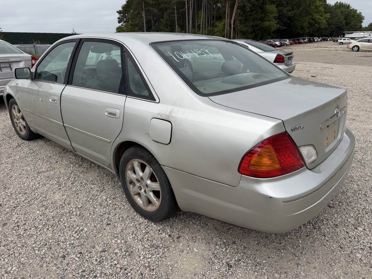 Used 2000 Toyota Avalon XL FWD image 3