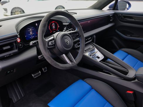 New 2025 Porsche Macan Turbo Electric image 4