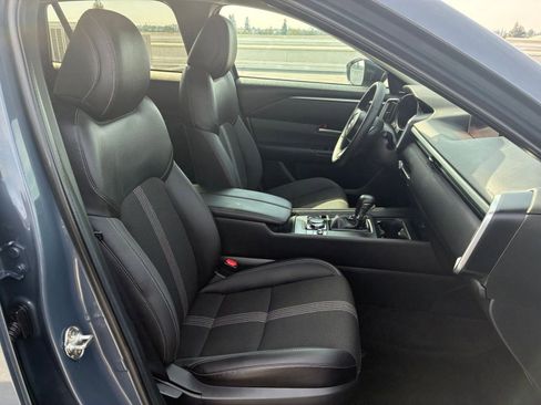 Used 2025 Nissan Versa SV FWD image 36