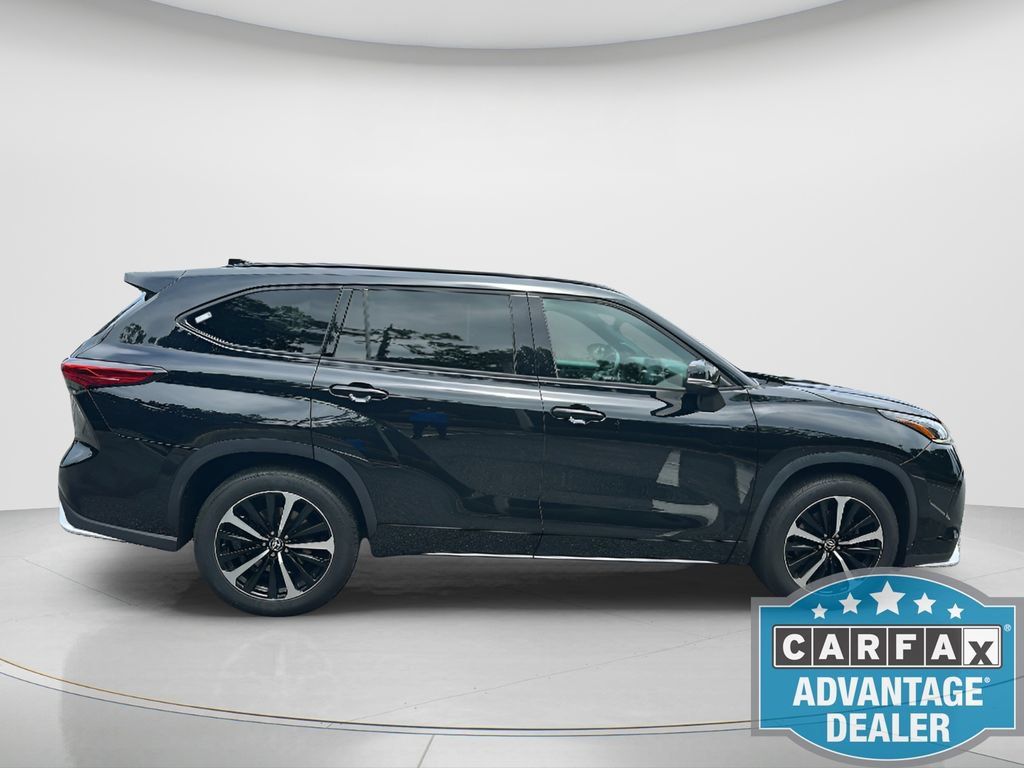 Used 2022 Toyota Highlander XSE FWD image 4