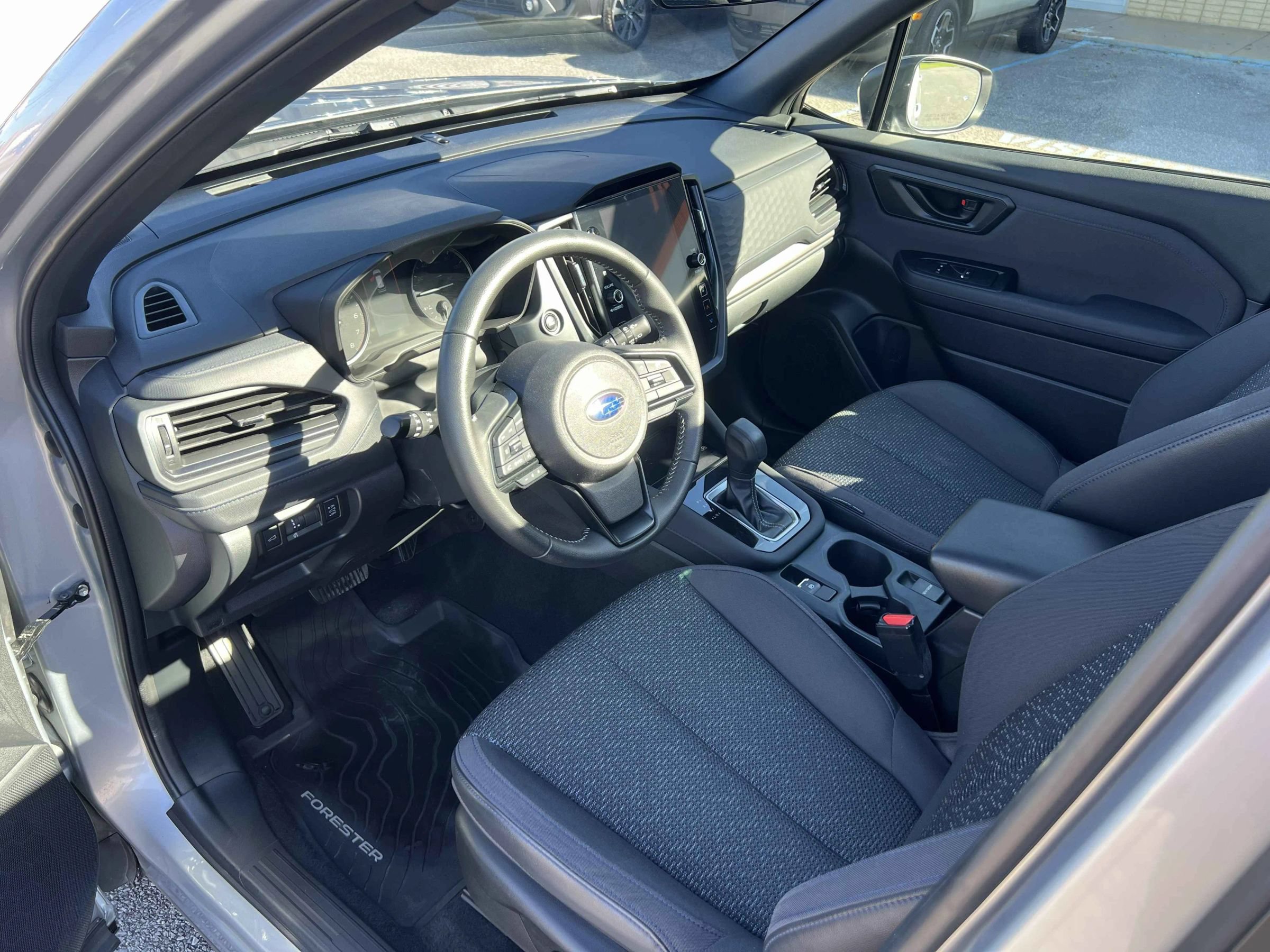 Used 2025 Subaru Forester Premium w/ Convenience Package #2 AWD/4WD image 11