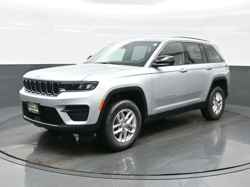 New 2025 Jeep Grand Cherokee Laredo X image 2