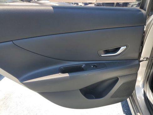 Used 2022 Hyundai Elantra Limited w/ Cargo Package FWD image 11
