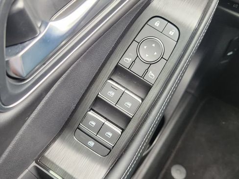 Used 2025 Nissan Rogue Platinum FWD image 21