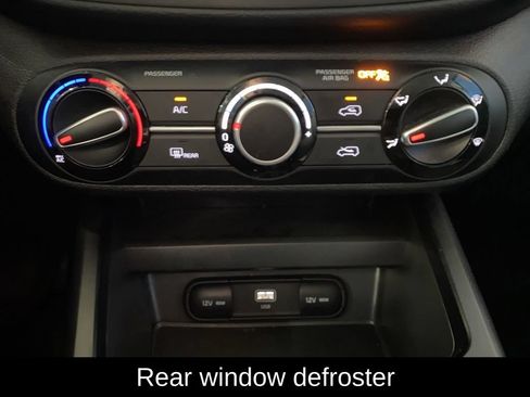 Used 2025 Kia Soul LX w/ LX Technology Package FWD image 6