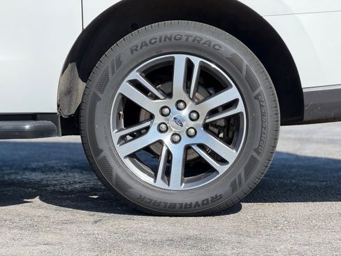 Used 2024 Ford Expedition Max Limited AWD/4WD image 2