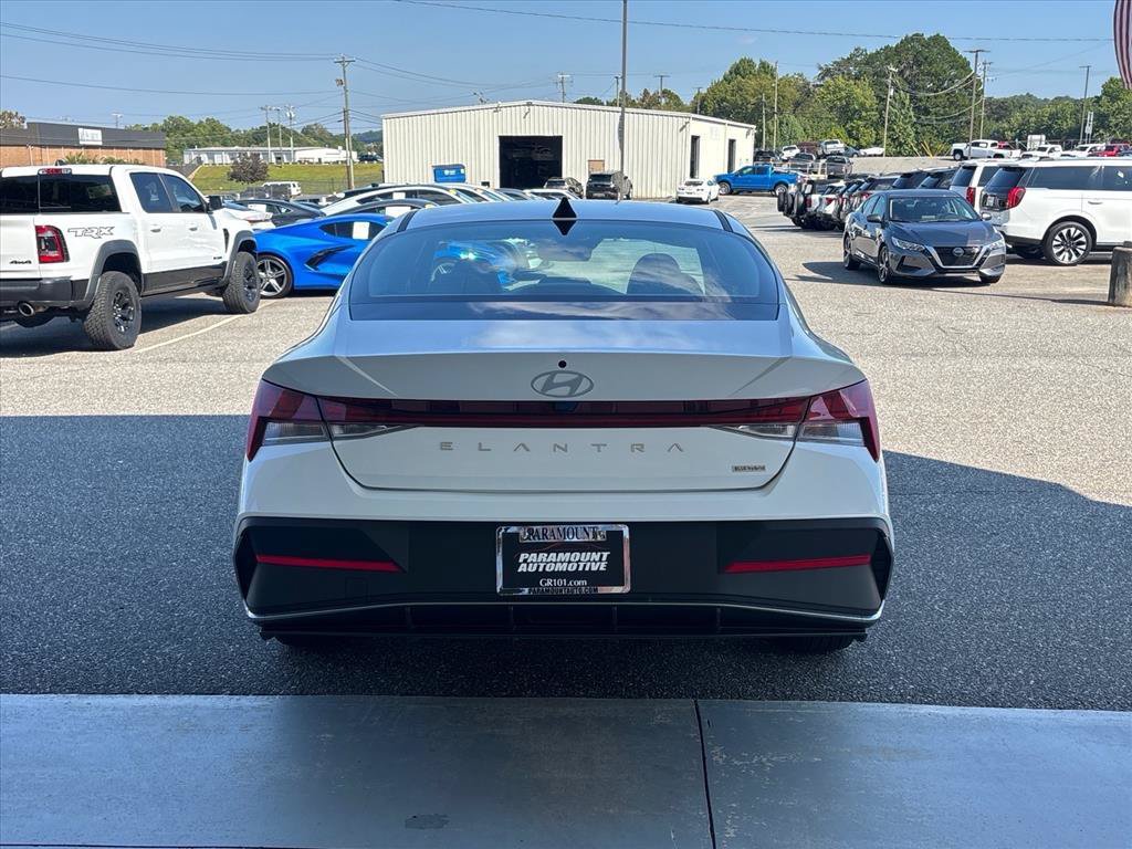 Used 2025 Hyundai Elantra Hybrid FWD image 25