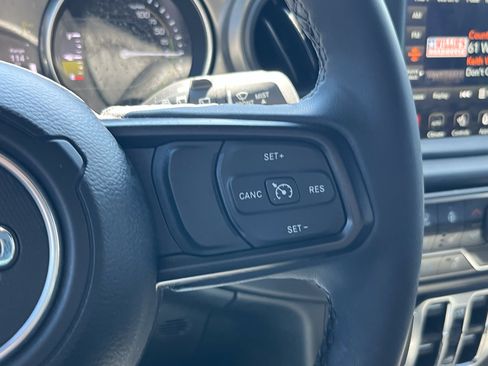 Used 2023 Jeep Wrangler Unlimited w/ Sun & Screen Package AWD/4WD image 27