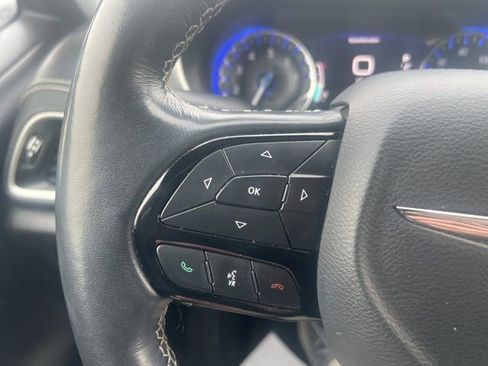 Used 2021 Chrysler Pacifica Touring-L w/ Uconnect Theater Family Group image 12