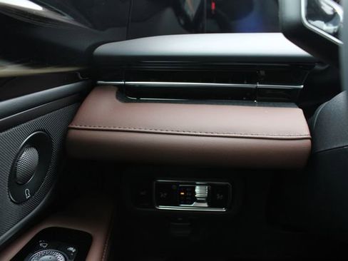 New 2026 Lincoln Nautilus Reserve image 9